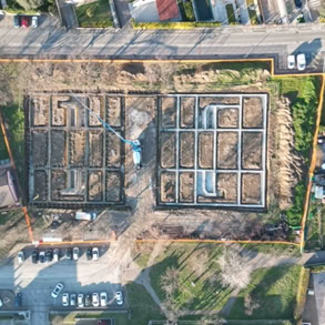 Posa delle fondazioni nel cantiere del polo scolastico di Vigasio.